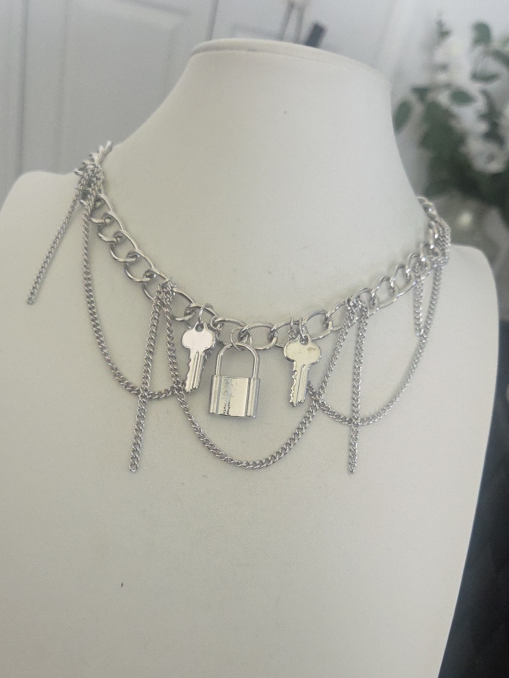 Paparazzi Against The Lock Silver Necklace NWT